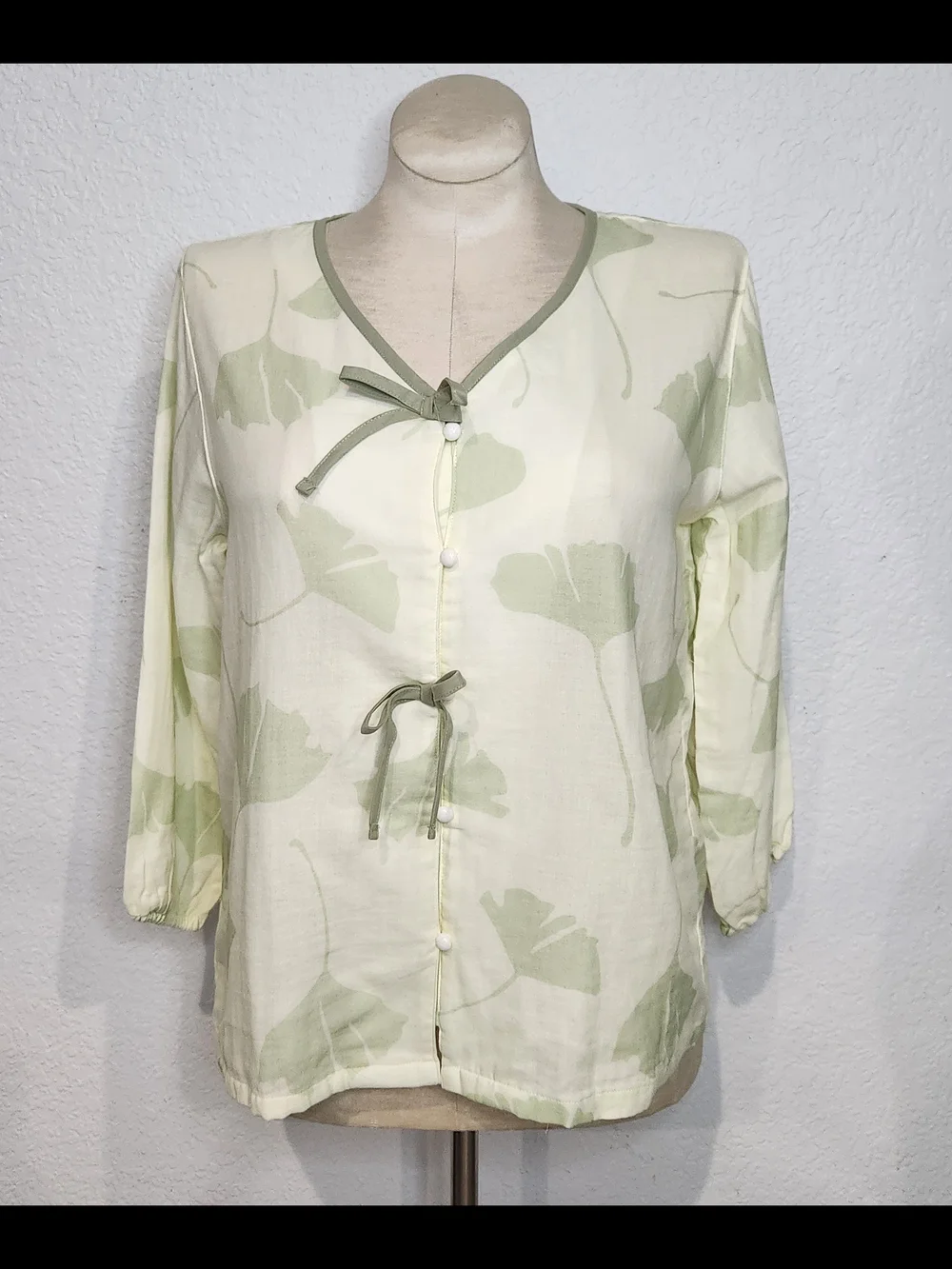 Ownkoti Ginkgo Light Green Leaf Print Pajama Women’s Top with Tie Closures